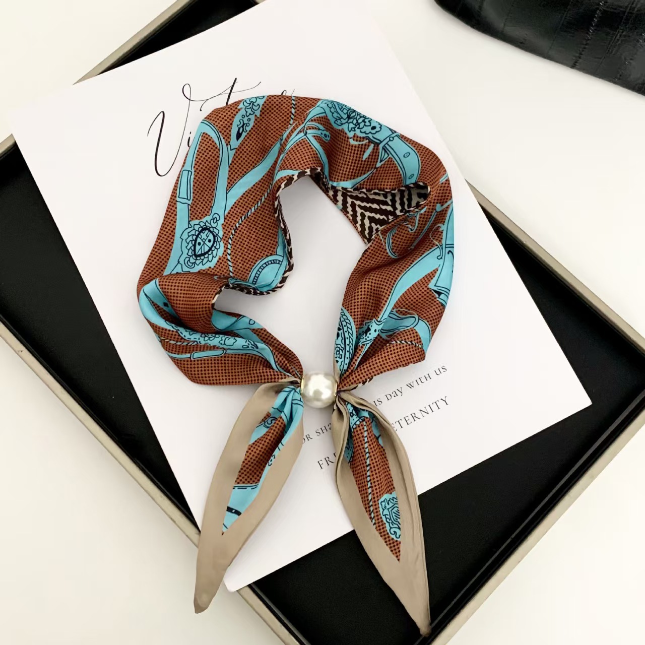 Korean Style Elegant Pearl Mag - огляд і ціна Ascot Neck Scarf