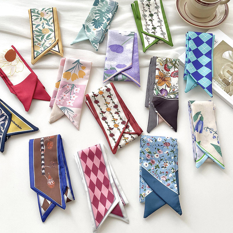 New luxury Brand Model Small S - огляд і ціна Silk Neck Scarf